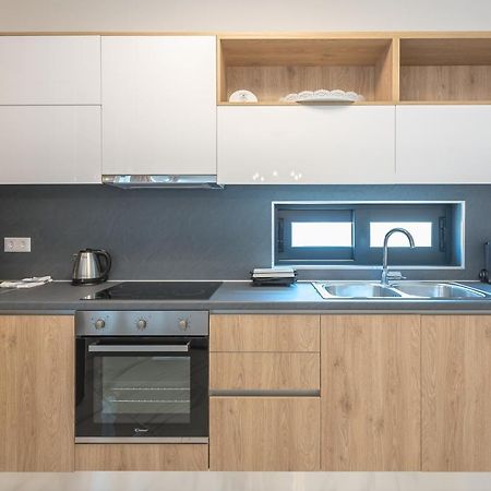 Newly Renovated Apt In The Heart Of Kerameikos أثينا المظهر الخارجي الصورة